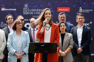 Dominique Thomann, directora del Centro de Extensión Artística y Cultural de la Universidad de Chile, relevó “la importancia de generar espacios de encuentro con la ciudadanía", e invitó a que las familias “asistan y disfruten".